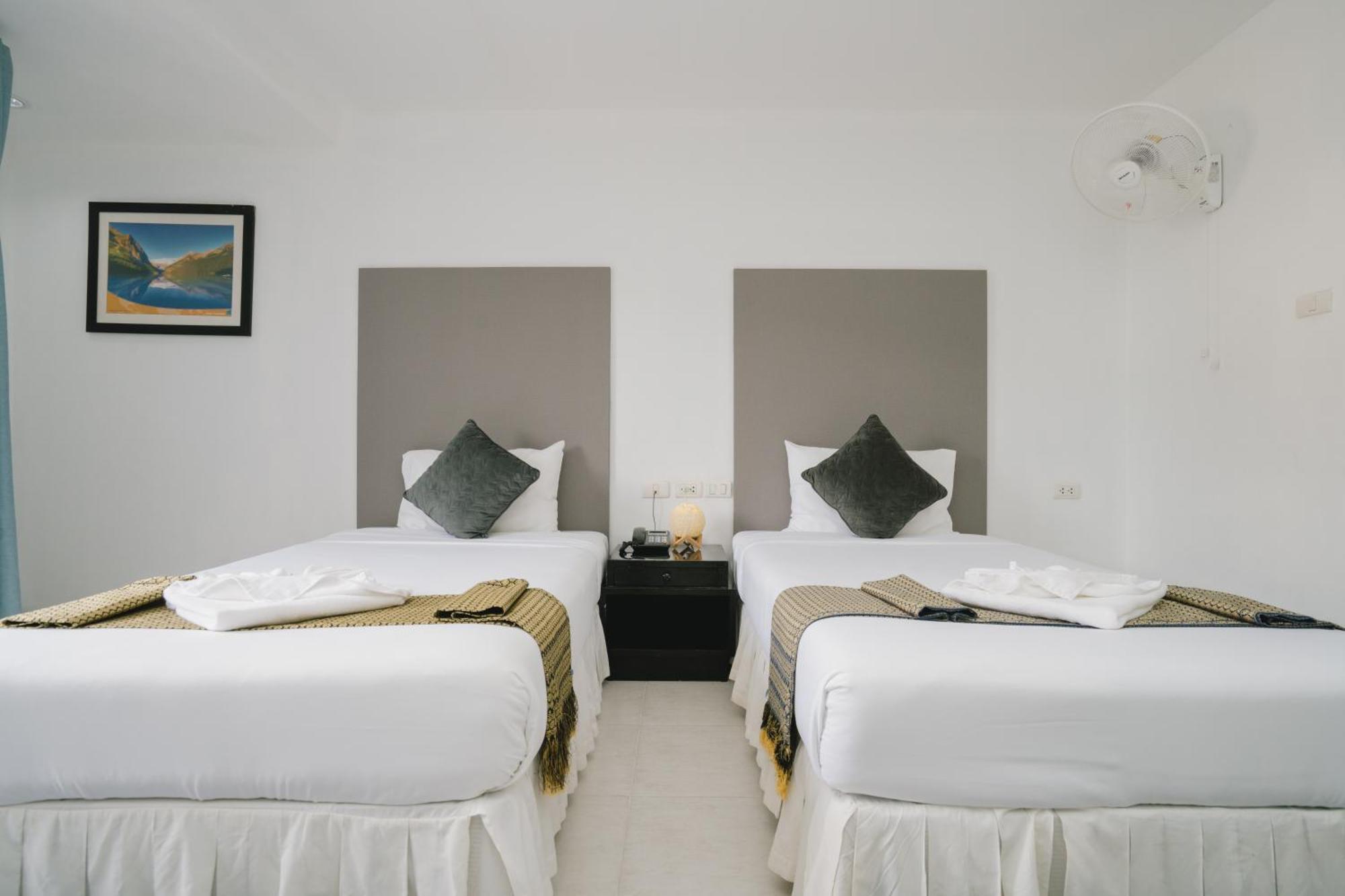 Noble House Patong Hotel Exterior foto