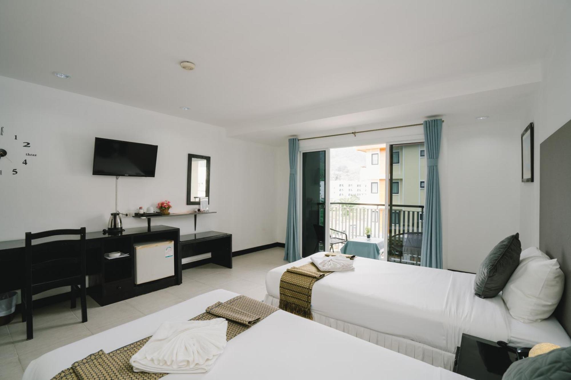 Noble House Patong Hotel Exterior foto
