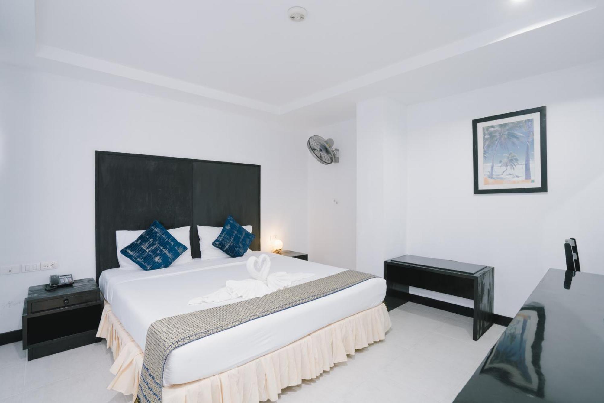 Noble House Patong Hotel Exterior foto